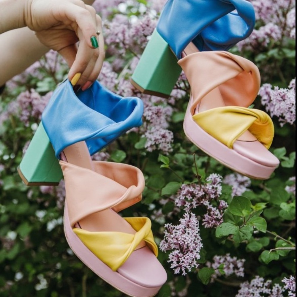 Samantha Pleet Rainbow Shoes 🌈 size 9
